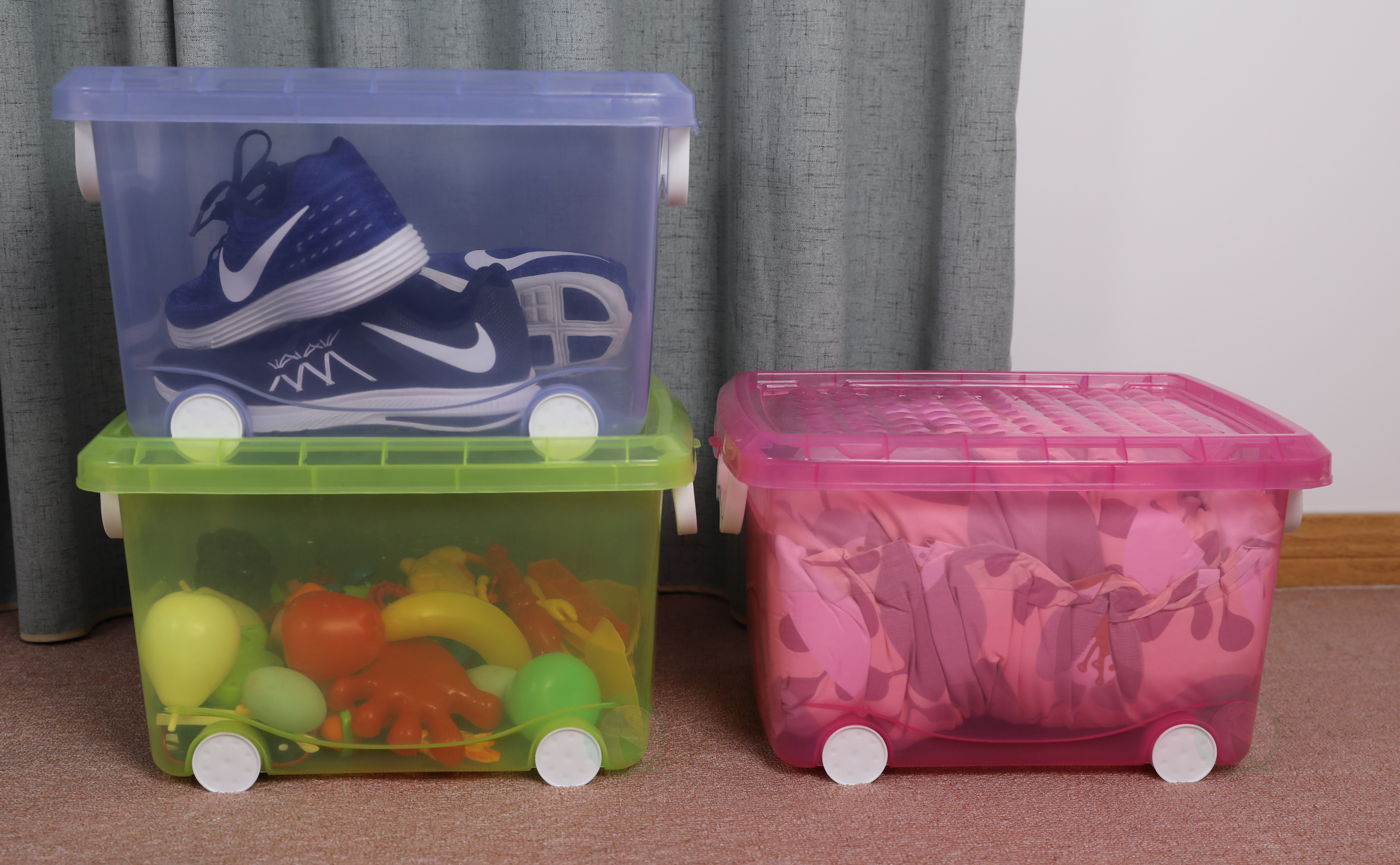 basicwise stackable toy storage box with wheels